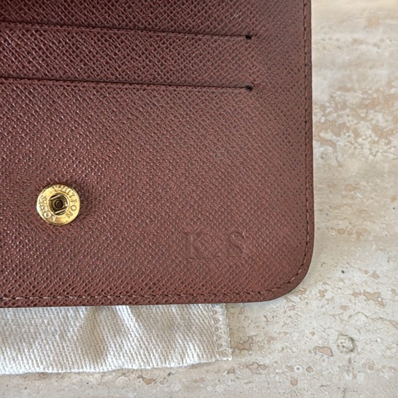 Like New Louis Vuitton Monogram Vintage 2011 Small Wallet with Brass Hardware - Picture 6 of 11